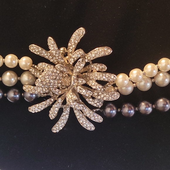 3 strings pearls with crystal brouche - Picture 2 of 6